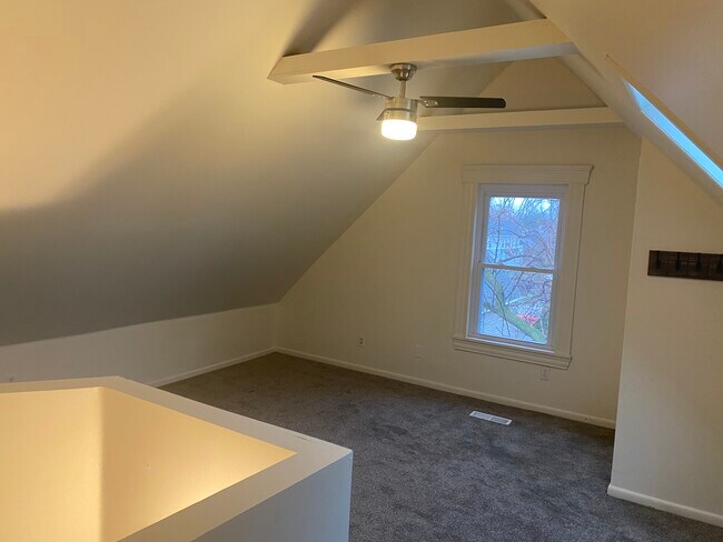 Loft br - 5211 Franklin Blvd