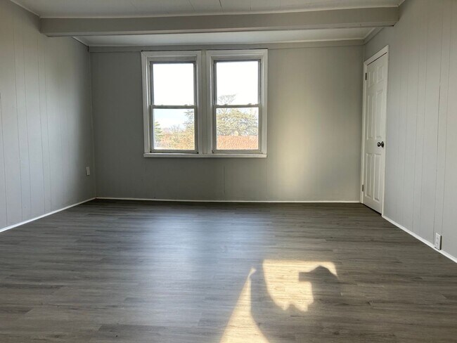 Building Photo - 1216 N Franklin Boulevard