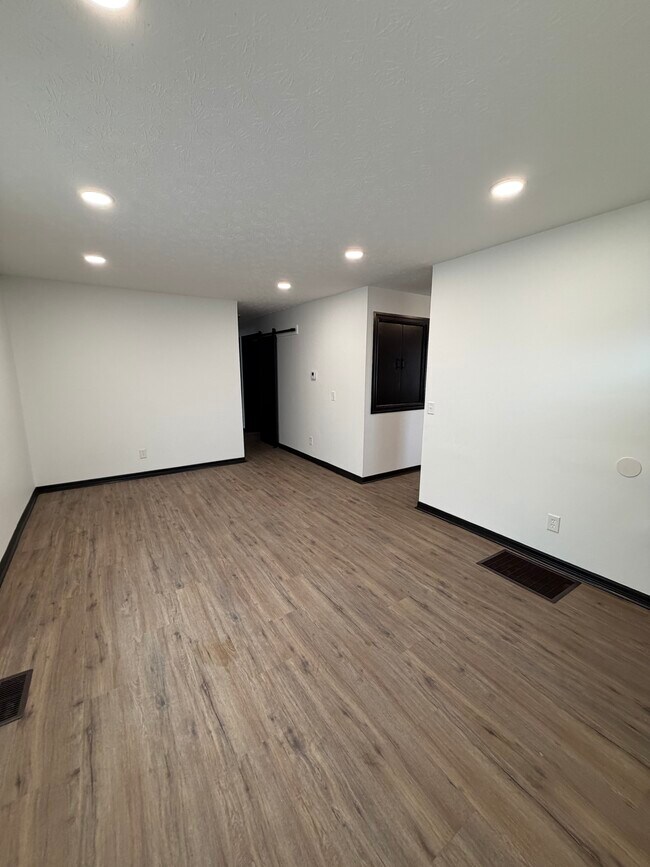 Entrada principal y sala de estar - 2015 Val Vista Ct