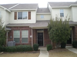 Building Photo - 2224 Stonepark Pl