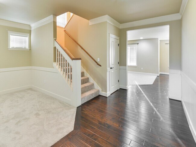 Building Photo - Maple Valley 4 Bedroom 2.5 Bath Home with ...