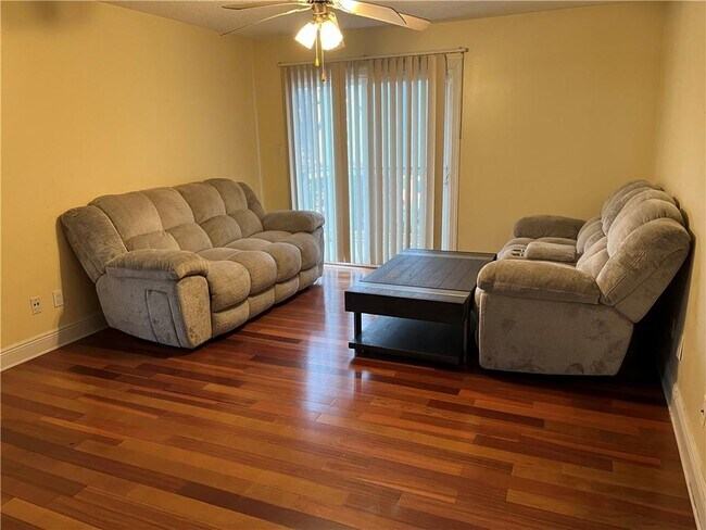 Foto del edificio - 6111 Santa Fe Pkwy