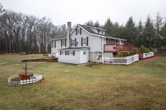 Foto del edificio - 63 Walker Valley Rd