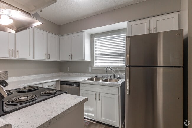 2BR, 1.5BA - 1,120SF - Kitchen - Country Crest Townhomes