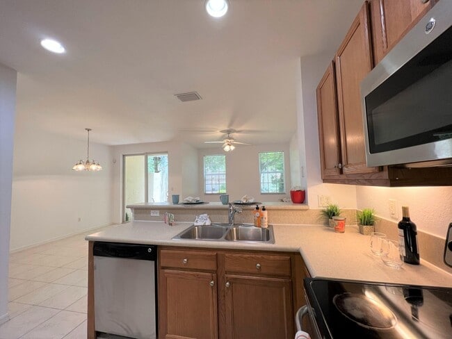 Building Photo - 1019 W Longport Cir