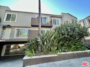 Building Photo - 355 N Maple St
