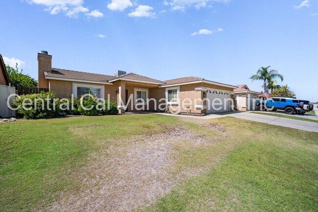 Foto del edificio - 3 Bedroom/2 Bath Home in Tyner Ranch - $2395 per month!