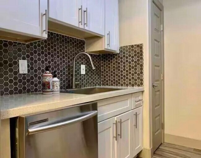 Foto del edificio - 6402 Del Monte Dr