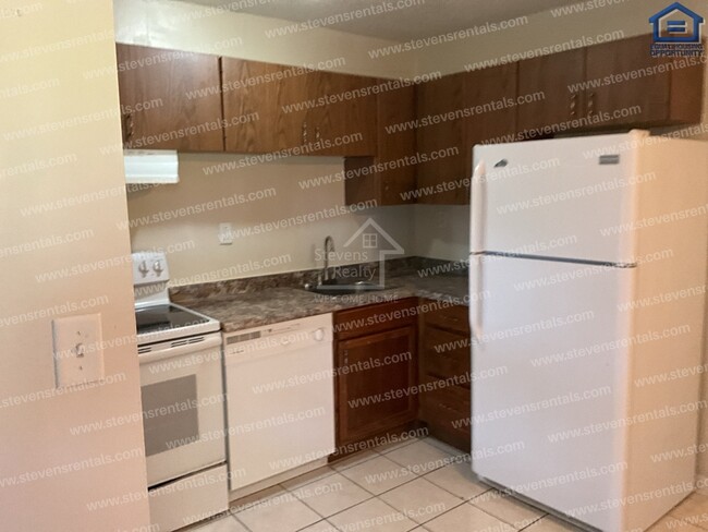 Building Photo - Rent with a Smile