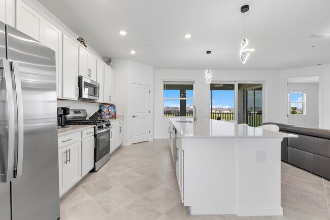 Foto del edificio - 15170 BLUFFTON Ln