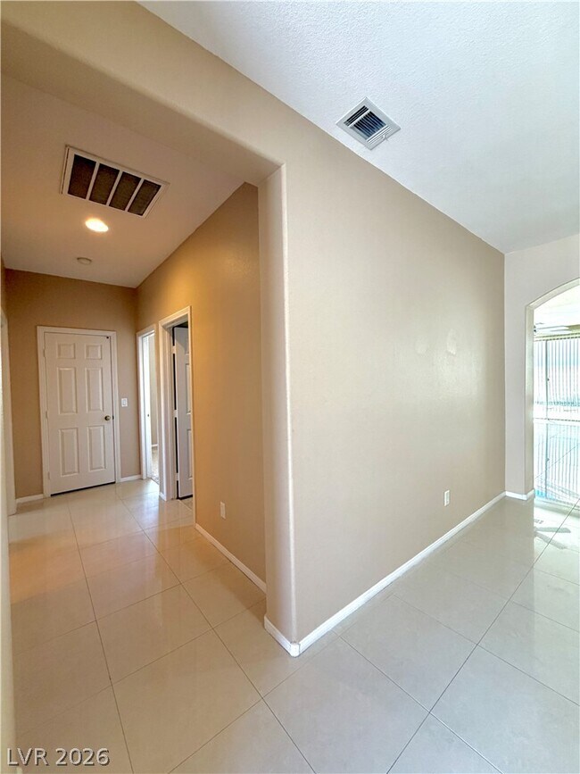 Building Photo - 7493 Longhorn Lodge Ave