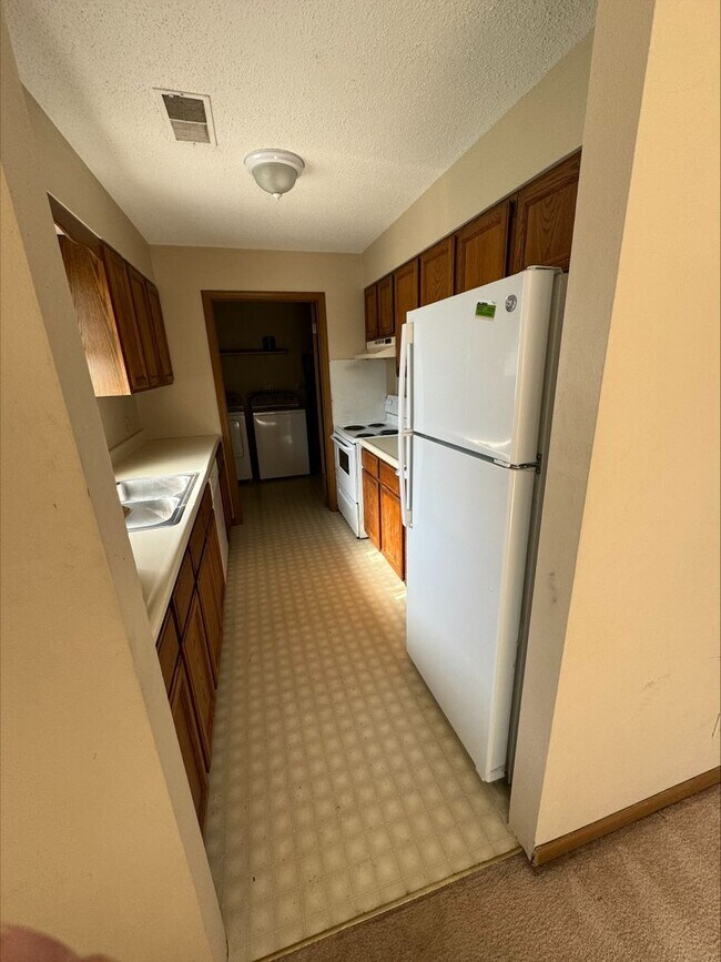 Foto del edificio - 2 bedroom Available!!