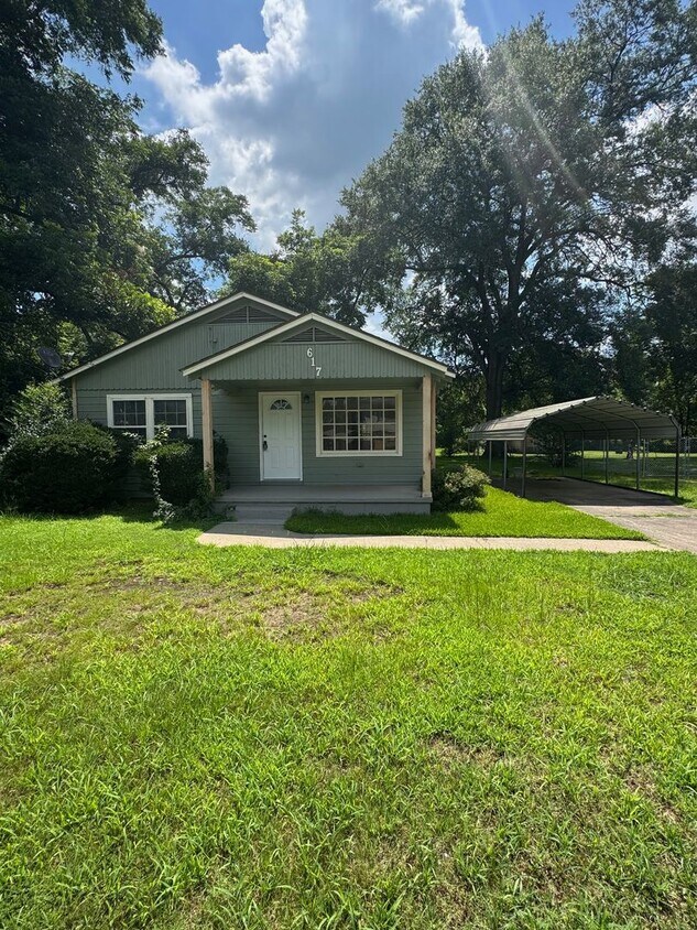 Foto principal - 617 S Oak St