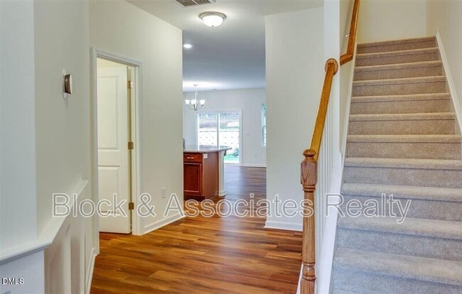 Foto del edificio - 4111 Lofty Ridge Pl