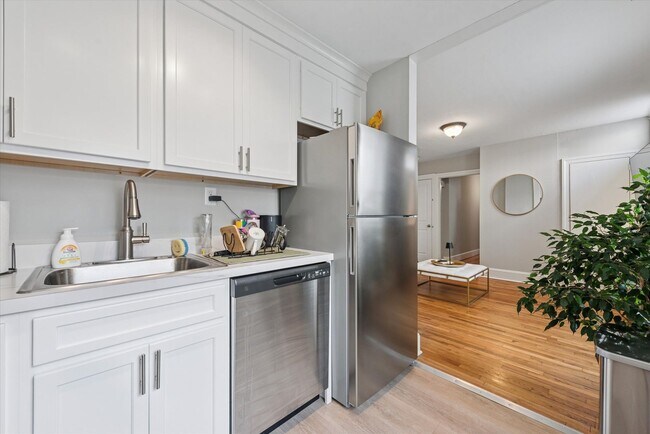 Foto del edificio - Stylish 2BR Apartment in the Heart of West...