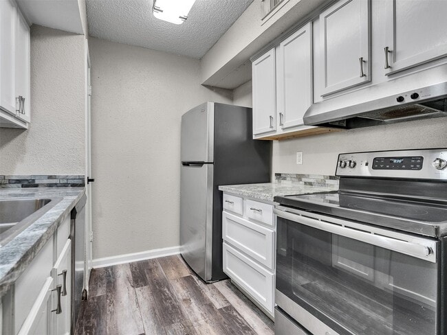 Building Photo - 250 El Dorado Blvd