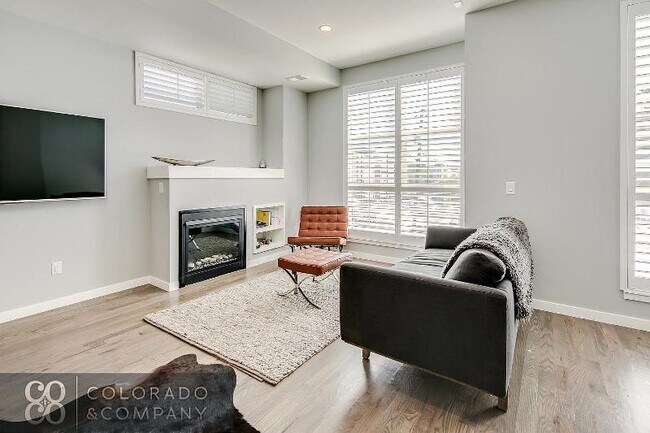 Foto del edificio - 2456 N Clay St