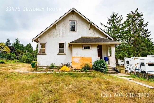 Building Photo - Unique Home On A Huge Lot!
