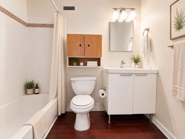 Building Photo - Bright Bi-Level 1 Bedroom with Finished Basement & Private Backyard in Graduate Hospital