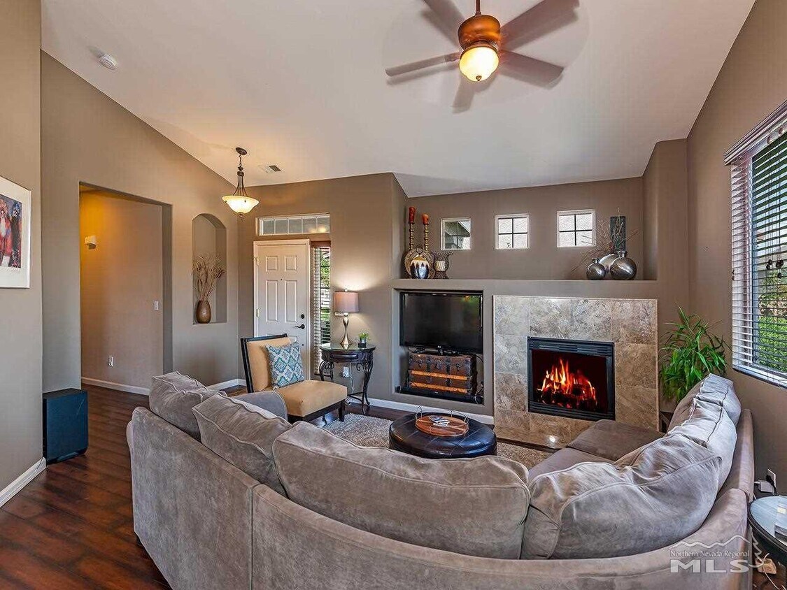 Primary Photo - 1691 Iron Mountain Dr