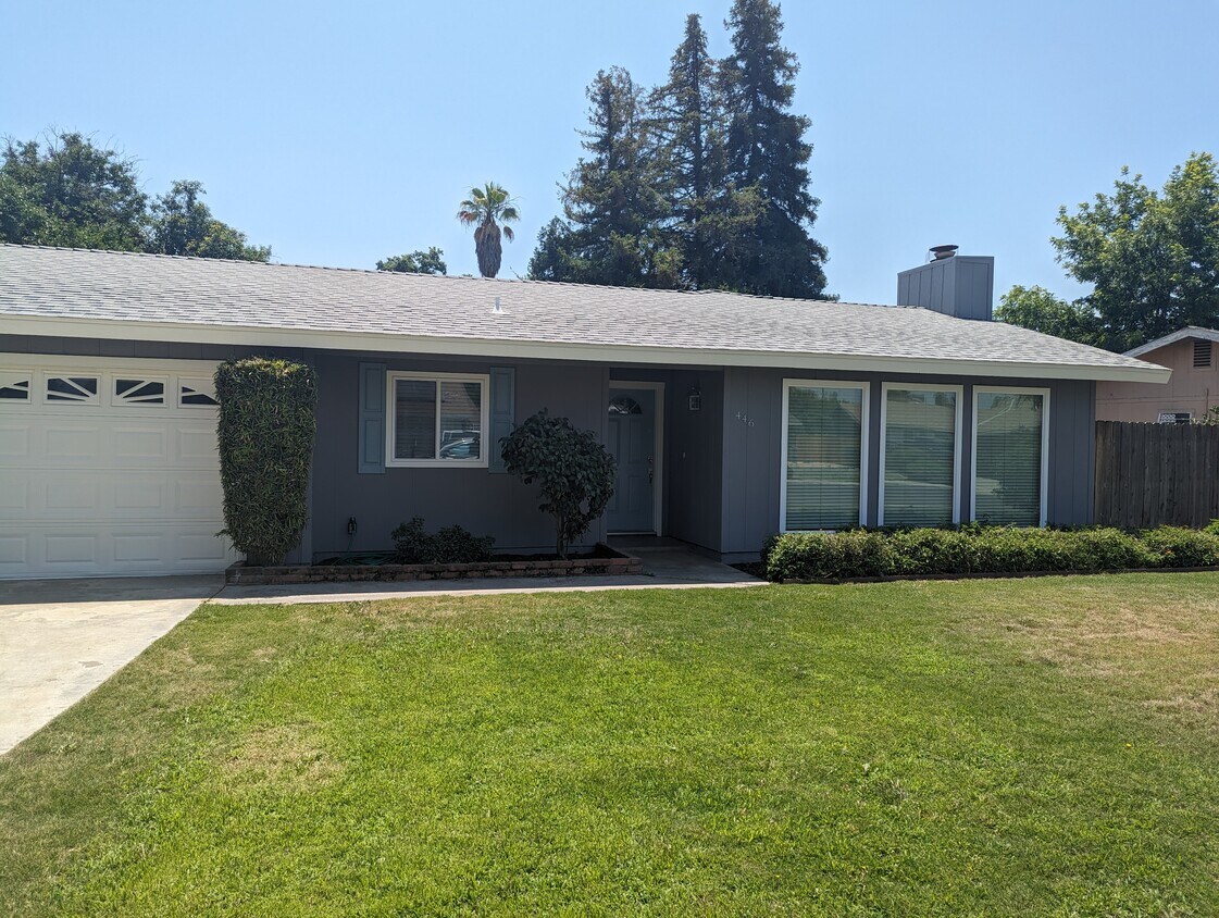Primary Photo - 446 N Vista St