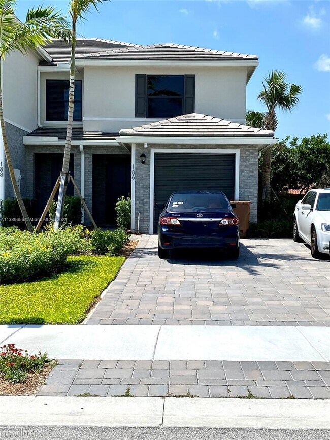 Foto del edificio - 3 br, 2.5 bath House - 186 SE 5th Ct # 186