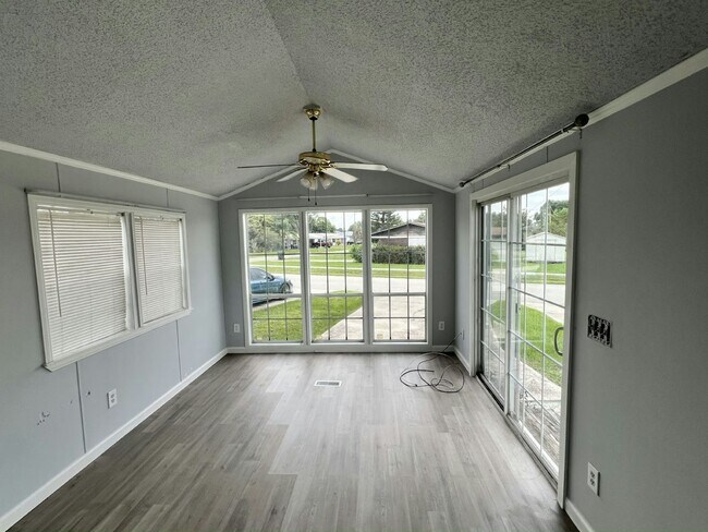 Foto del edificio - 137 N Anoka Ave