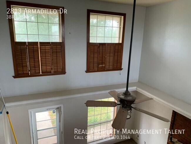 Building Photo - 2813 Armadillo Dr