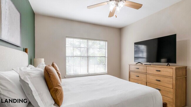Foto del edificio - 165 Forestbrook Dr