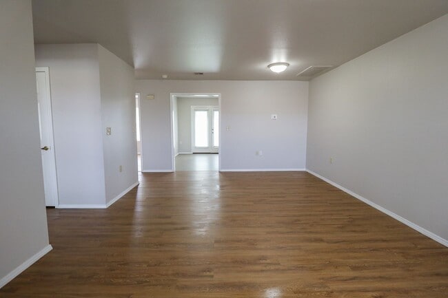 Building Photo - Cozy 2 bedroom 2 bathroom Townhome - Avail...