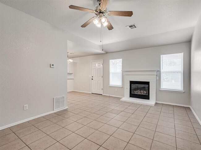 Foto del edificio - 949 N Windermere Dr