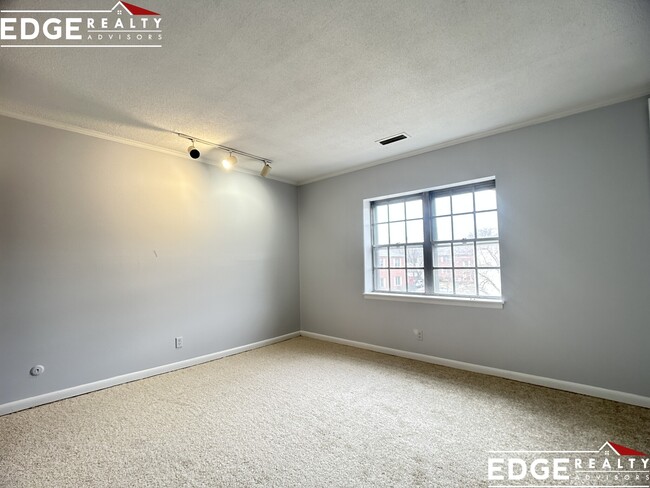 Foto del edificio - 203 Lake Shore Rd