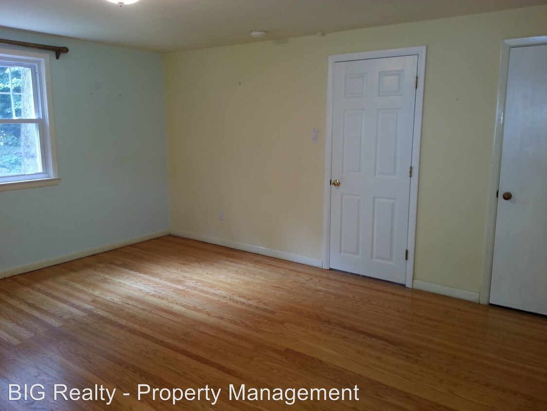 Primary Photo - 3 br, 2 bath House - 13 Donna Ln