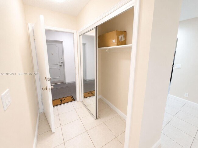 Foto del edificio - 5800 NE 22nd Way