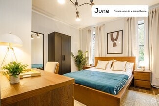 Building Photo - Private bedroom in 3 bed/1 bath Home