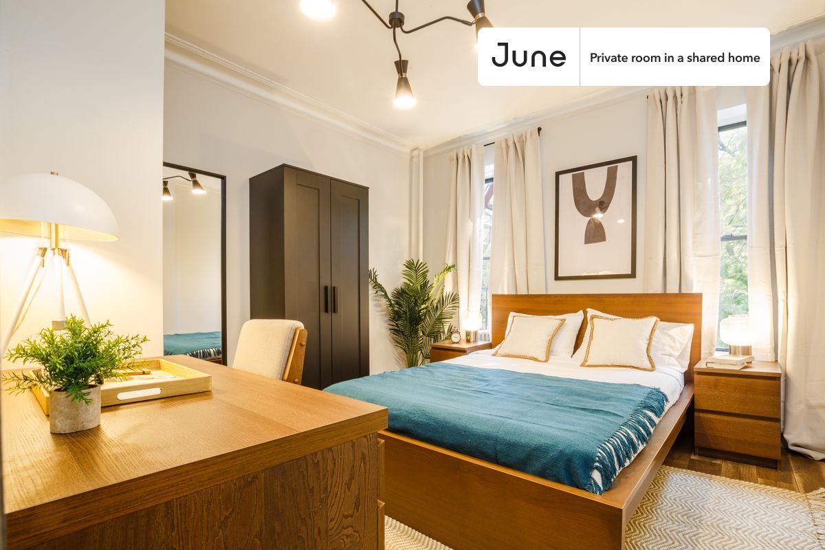 Foto principal - Private bedroom in 3 bed/1 bath Home