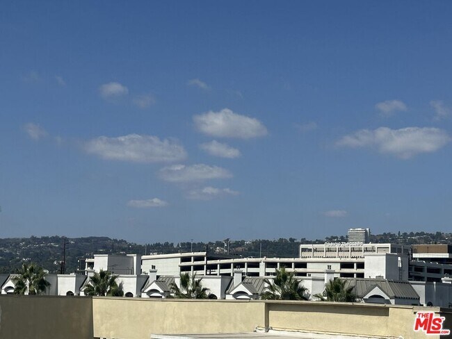 Foto del edificio - 8614 Burton Wy