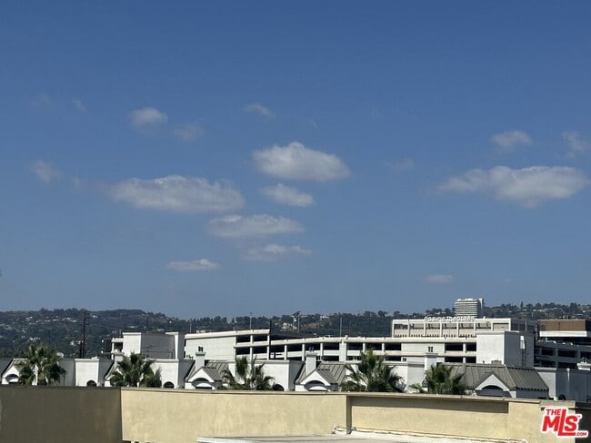 Foto del edificio - 8614 Burton Wy