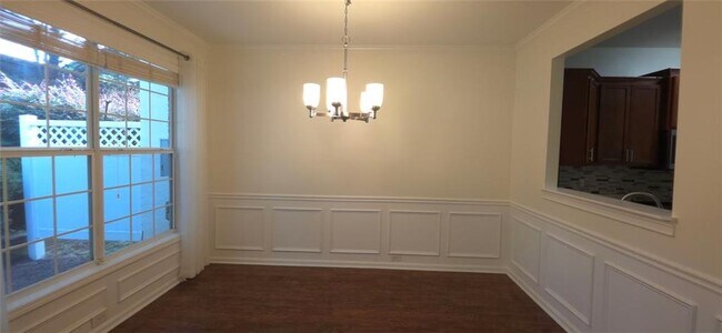 Foto del edificio - 561 Woodland Park Terrace