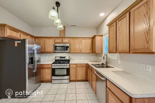 Foto del edificio - 3 br, 2.5 bath House - 987 Oak Lynn Drive ...
