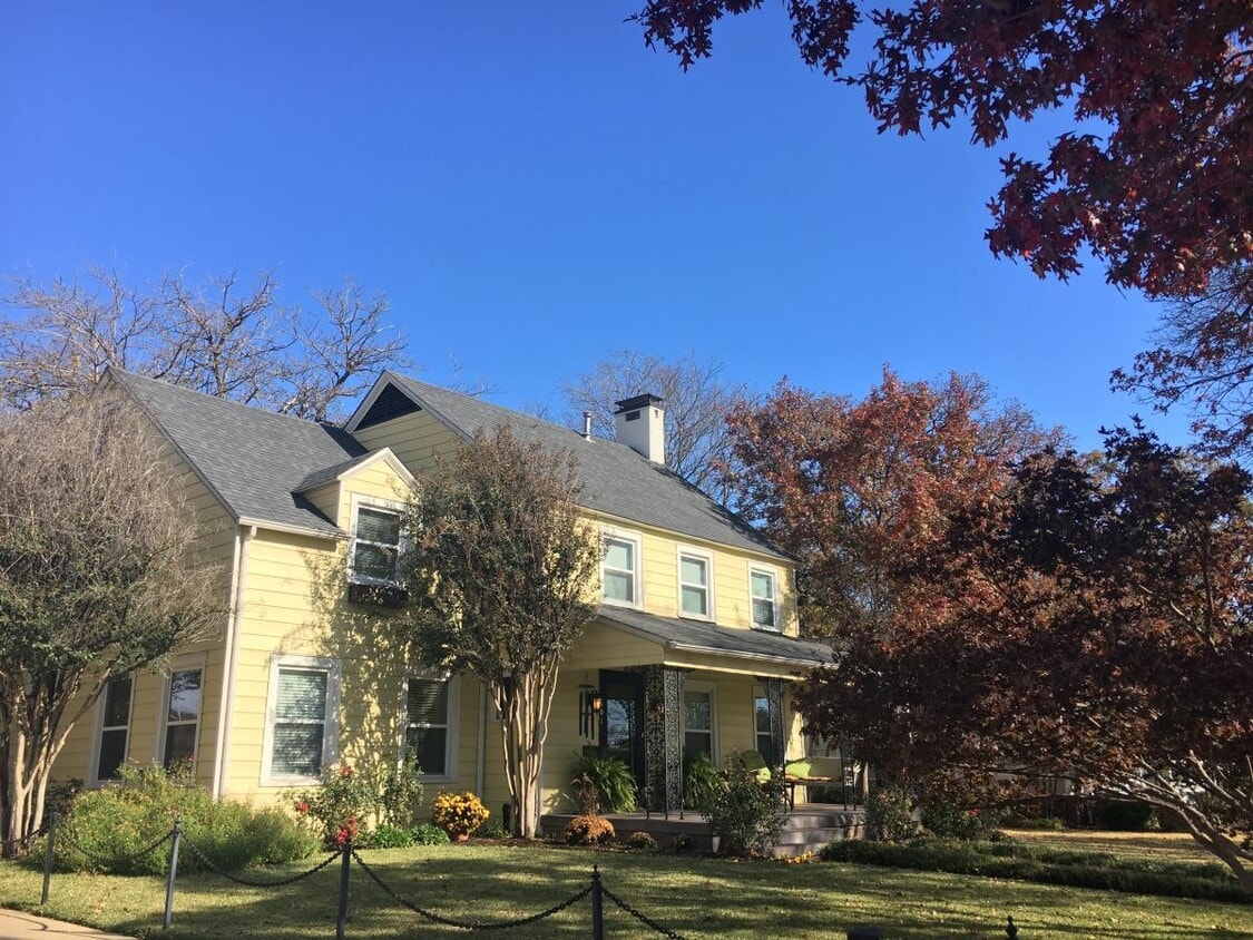 Photo - 601 E College St (Denton, TX)