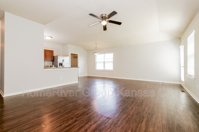 Building Photo - 741 S Cherry St