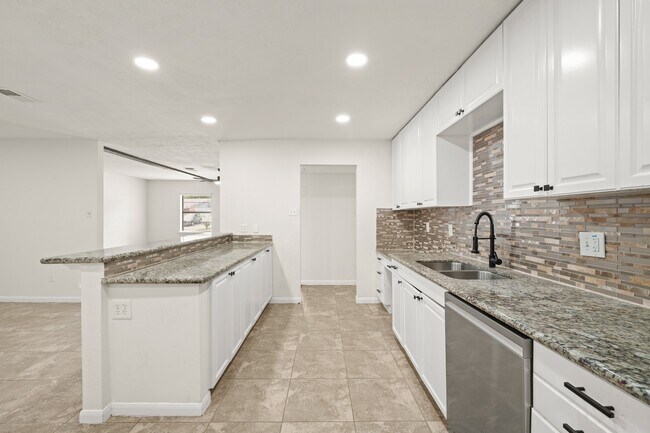 Foto del edificio - 6711 Pickett Dr