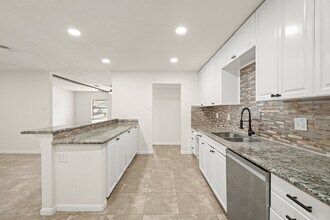 Building Photo - 6711 Pickett Dr