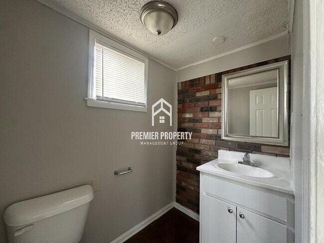 Foto del edificio - 5101 Rolling Fields Dr