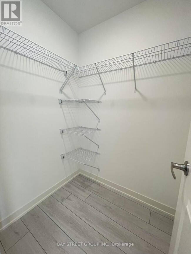 Photo du bâtiment - 4955-4955 Yonge St