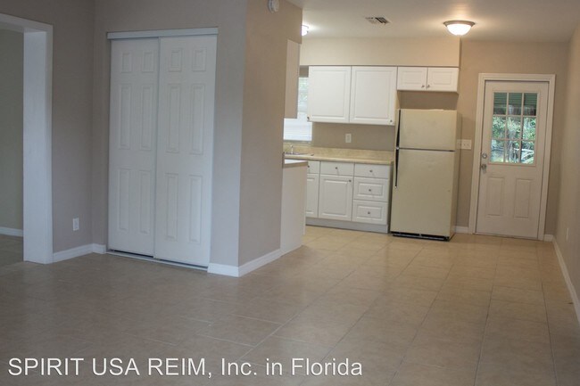 Foto del edificio - 7407 Celeste Ln