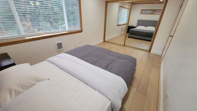 Foto del edificio - Move-In Ready 3-Bedroom, 2-Bath Home with Garage & Outdoor Charm