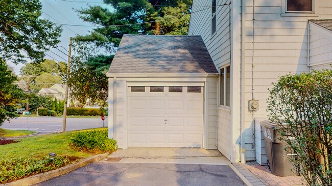 Building Photo - 510 High Ridge Rd