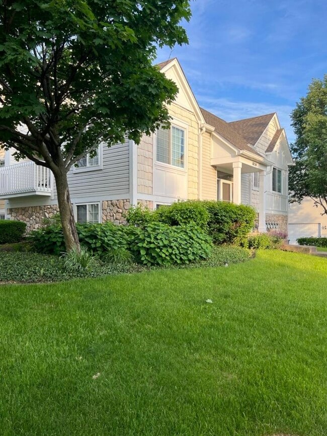 Left side with balcony - 1850 Middlebury Dr